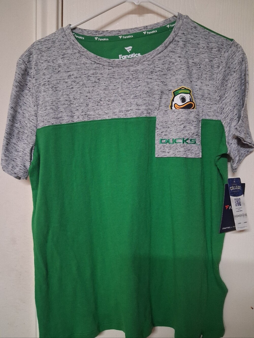 Oregon Ducks Shirt Mens Large Green Yellow Football NCAA Fanatics. Medium